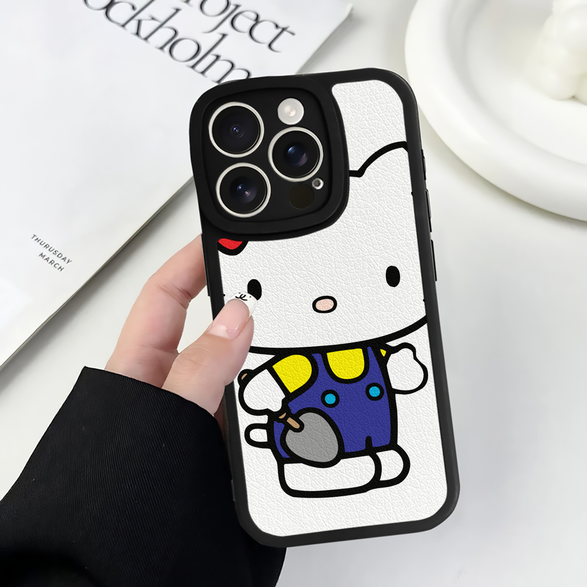 （画像用） Hello Kitty ハローキティ 【iPhone 16シリーズ対応】シリコンスマホケース（レザー調） 材質：シリコン